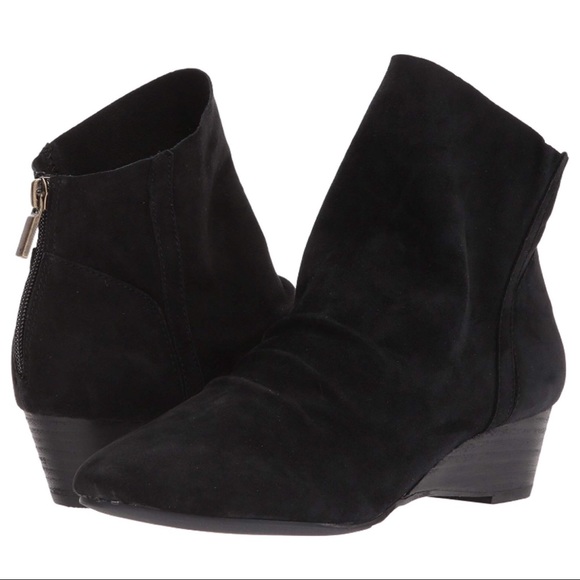 me too zoey bootie cognac